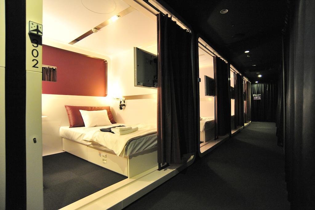 First Cabin Hakata Фукуока Экстерьер фото